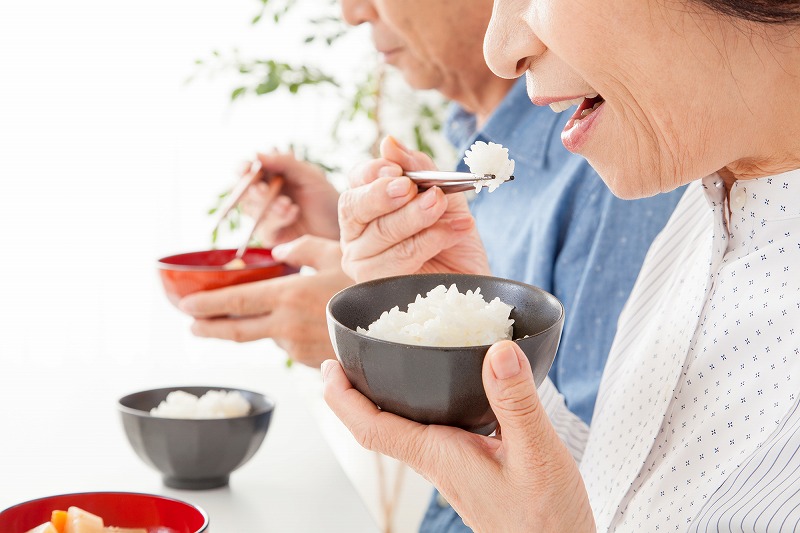 入れ歯をしていても快適な食生活を！食事のポイント